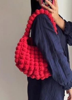 Bolsa Nuvem, bolsa confeccionada em crochê fio de malha , com varias cores , feita a mão