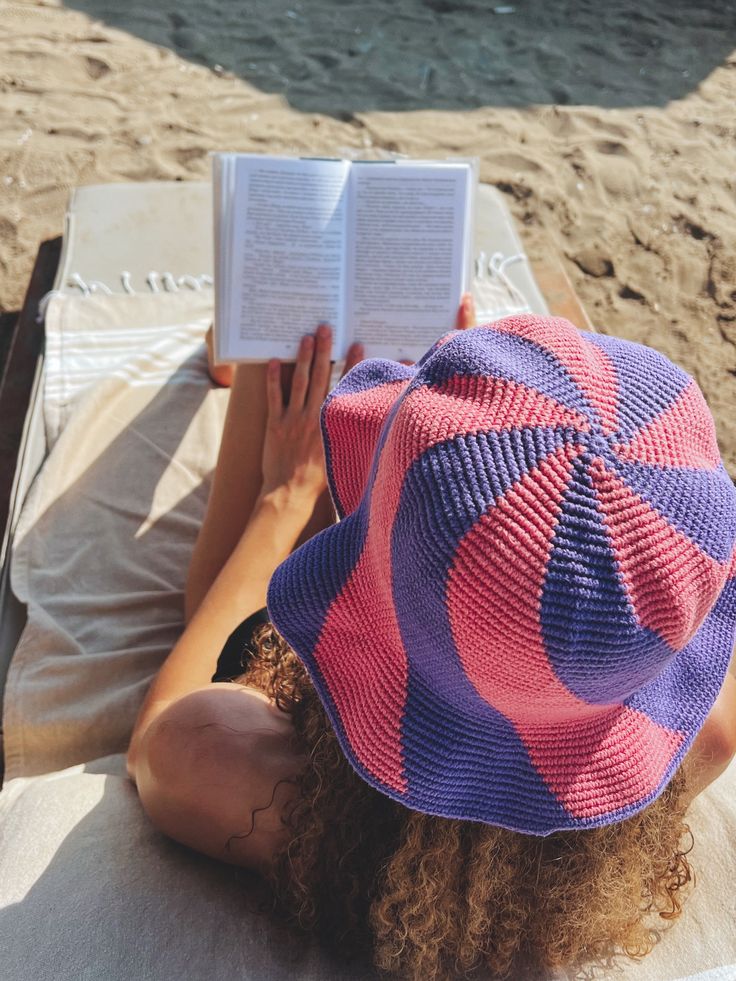 Bucket Hat Cata-Vento, chapéu confeccionado em crochê , com várias cores , padão em espiral,feita a mão