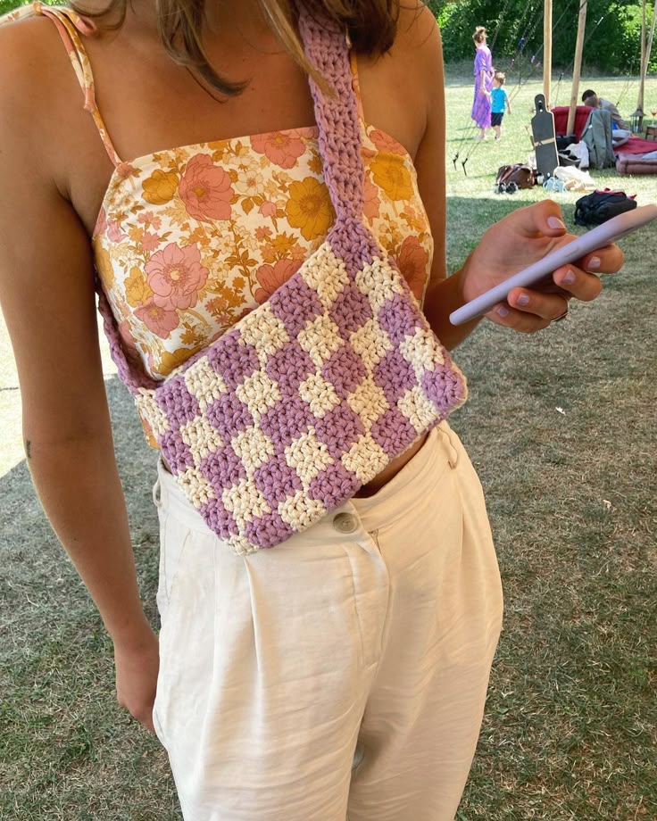 Bolsa Chess, Bolsa xadrez confeccionada em crochê , em várias cores , feita a mão