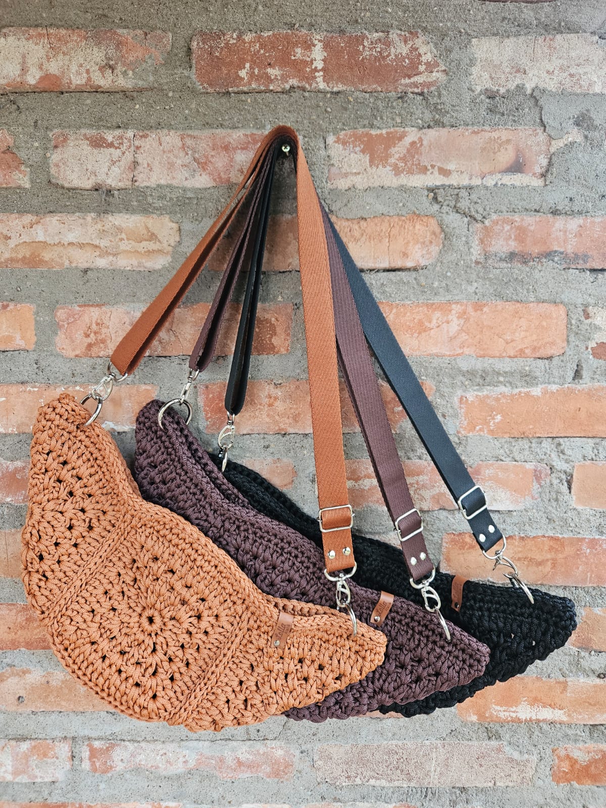 BOLSA POCHETE EM CROCHÊ