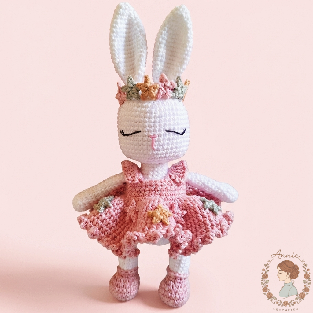 Coelhinha de Crochê com Olhos Bordados e Vestido
