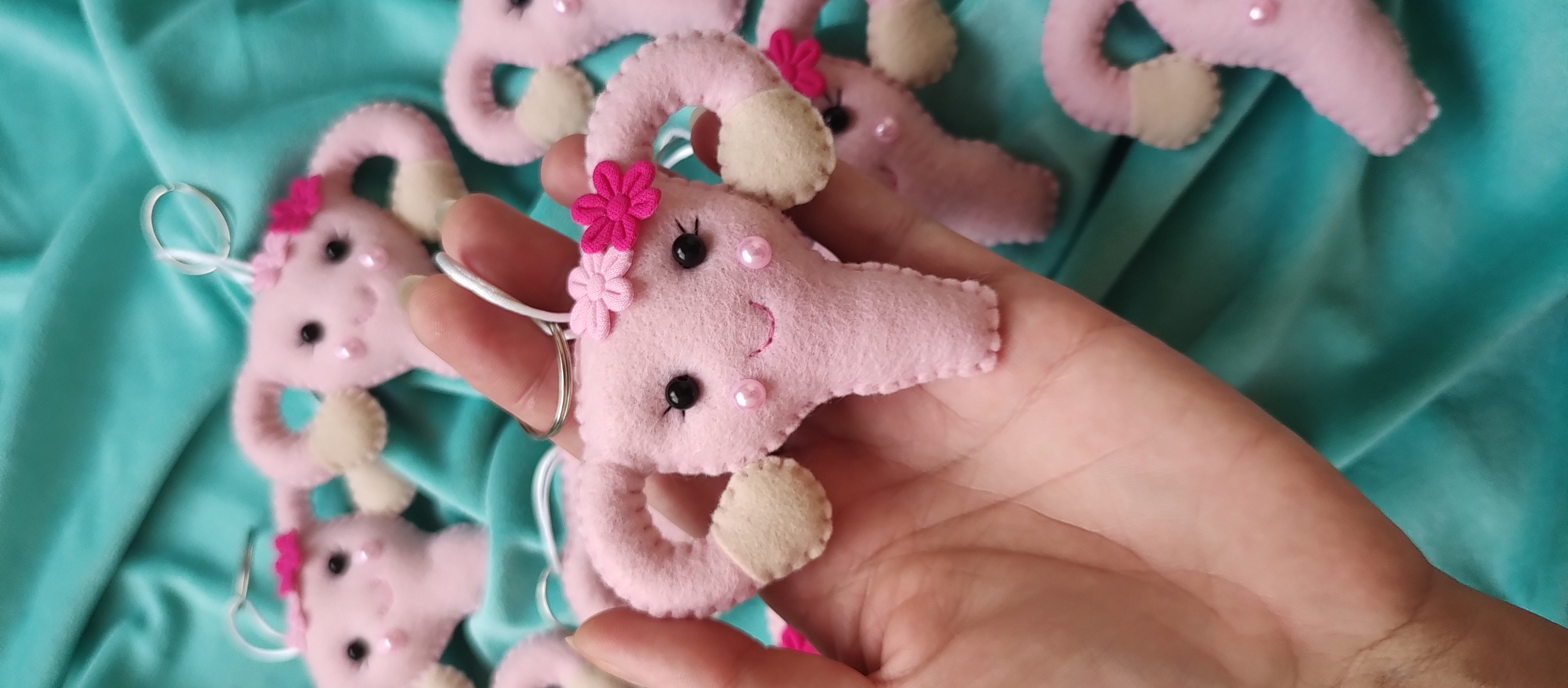 Chaveiro utero de feltro lembrancinha medicina