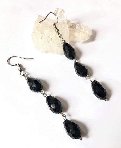 Brinco em Aço Inoxidável com Gota de Cristal Negro Facetado
