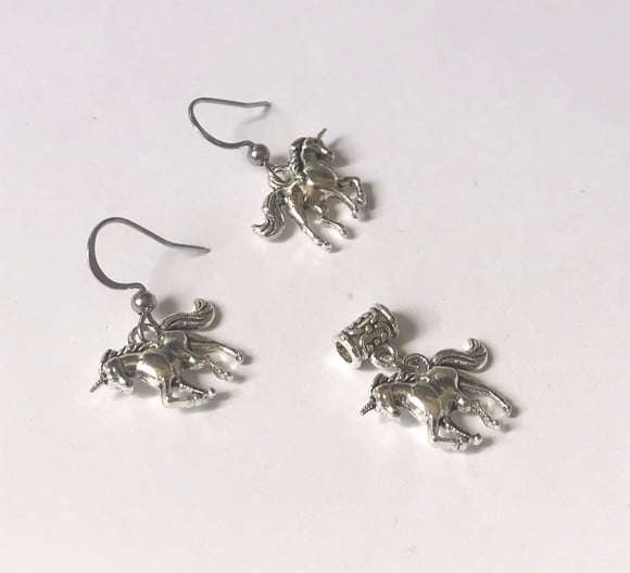 Conjunto Brinco e Pingente Cavalo em Liga e Gancho em Inox