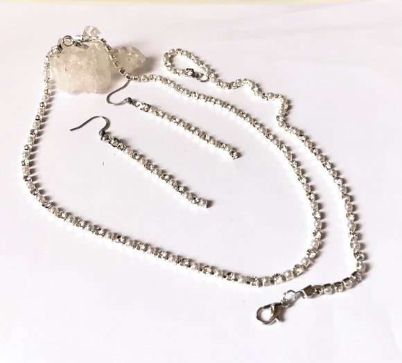 Conjunto Choker Pulseira e Brincos com Perola Abs e Strass