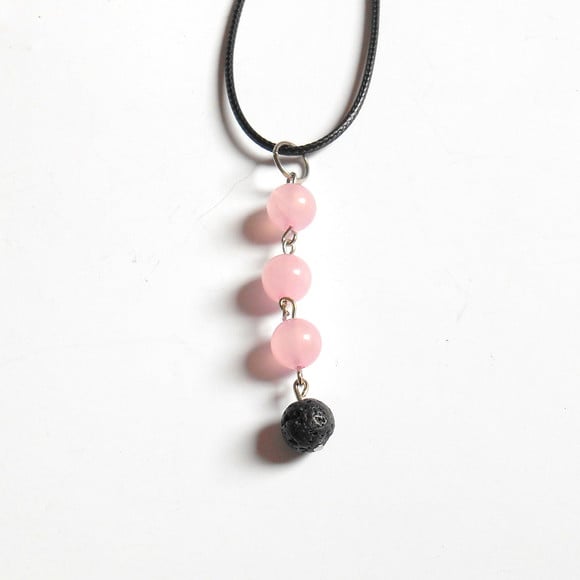 cordão colar com quartzo rosa e difusor aromaterapia