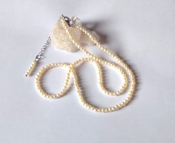 Colar Choker com Micro Pérolas e Aço Inox