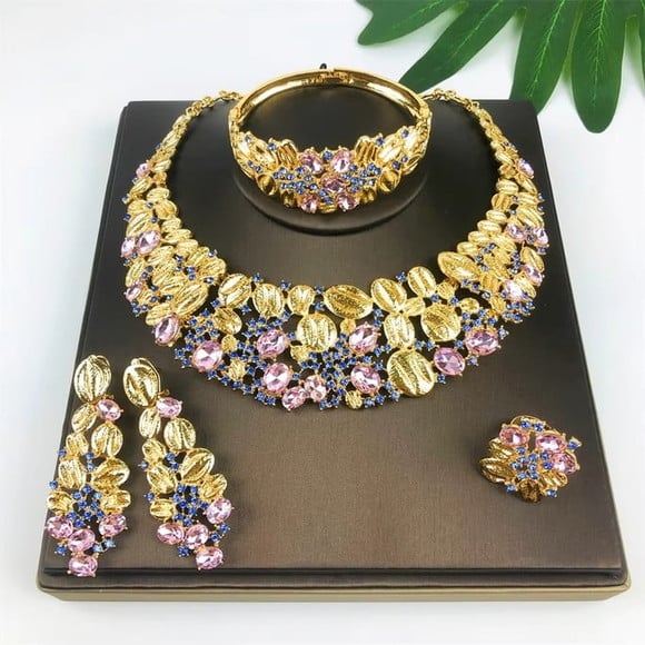 Conjunto de Joias Folheadas a Ouro 18k | Design de Luxo