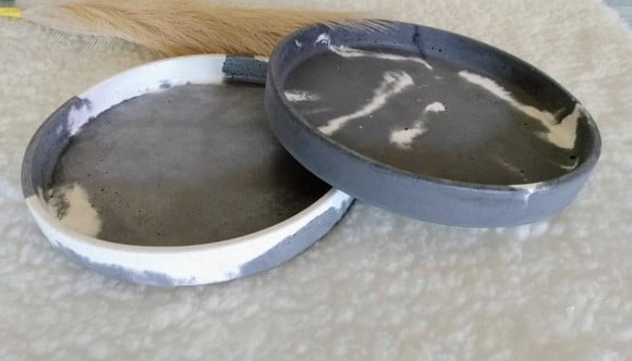 Bandeja Redonda 17cm em Concreto Marmorizado-preto e branco