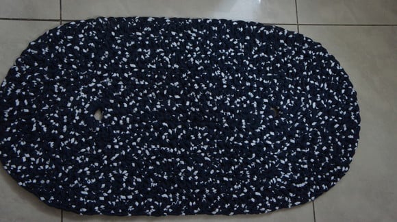Tapete Oval de Croche em Fio de Malha - Tapmaoval016