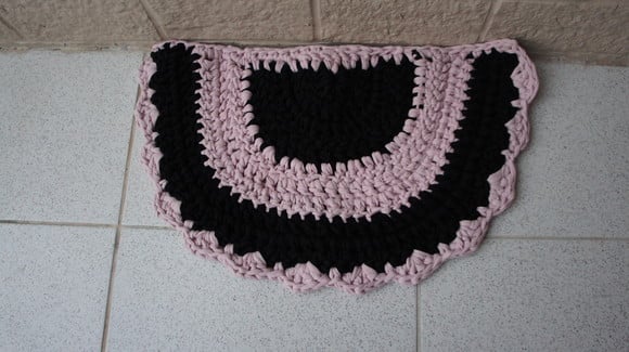 Tapete de croche em fio de malha - tapmameiored003