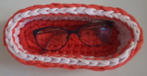 Porta Oculos de Mesa Simples em Croche- Portoculos014
