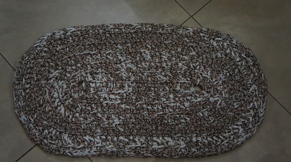 Tapete Oval de Croche em Fio de Malha - Tapmaoval014