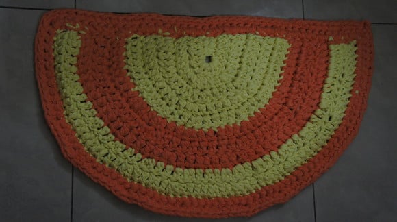 tapete de croche em fio de malha - tapmameiord014
