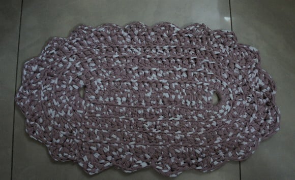 Tapete Oval de croche em fio de malha - tapmaoval017