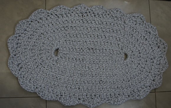 Tapete Oval de Croche em Fio de Malha - Tapmaoval022