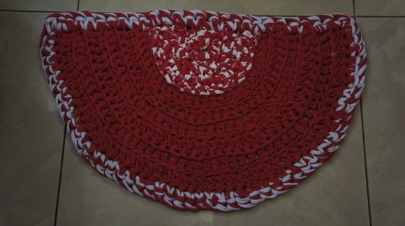 tapete de croche em fio de malha - tapmameiord011