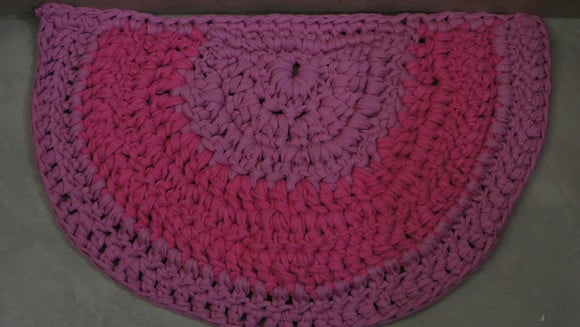 tapete de croche em fio de malha - tapmameiord009