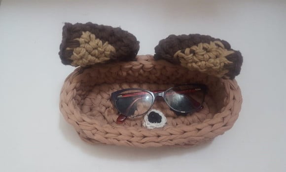 Porta Oculos de Mesa - Cachorrinho Beg Croche- Portoculos020