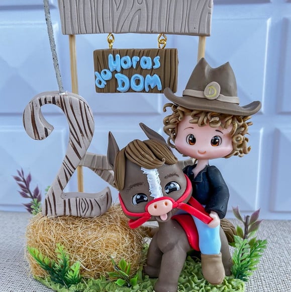 Topo de Bolo Haras Personalizado em Biscuit com Cavalinho