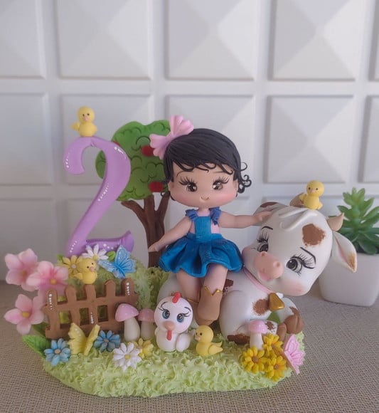 Topo de Bolo Fazendinha Menina em Biscuit Personalizado