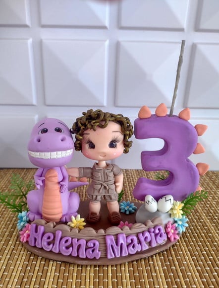 Topo de Bolo Dinossauro de Menina