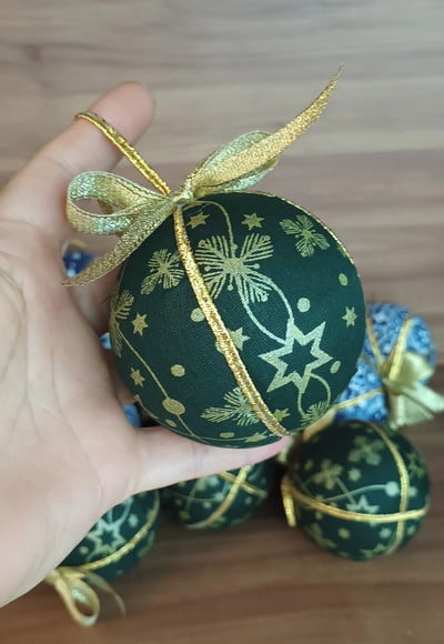 Bolas de Natal em patchwork