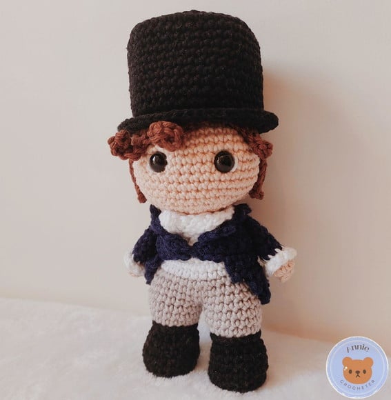 Boneco de Crochê Sr. Darcy em Amigurumi Orgulho e Preconceito