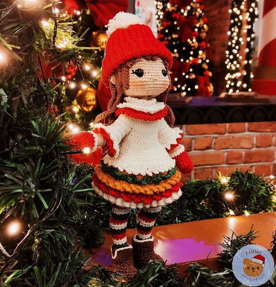 Boneca de Crochê com Gorro Natalina