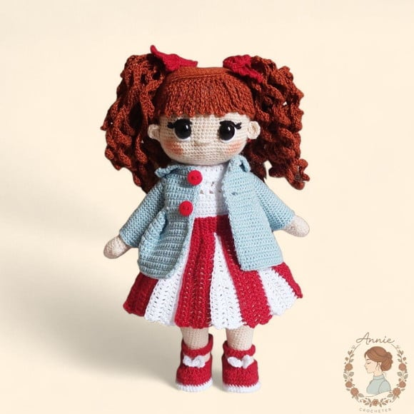 Boneca de Crochê Amigurumi Saia, Jaqueta e Laços