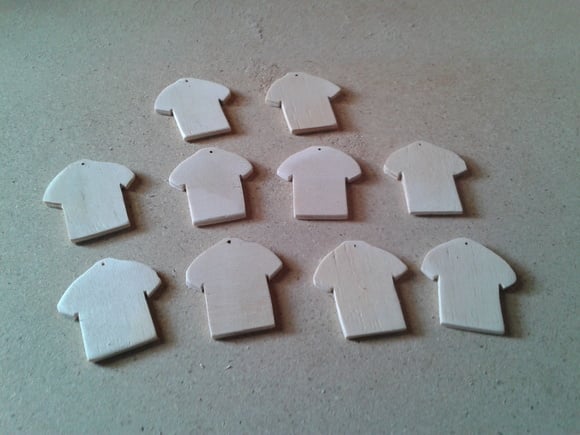 Recorte de camiseta pra chaveiros