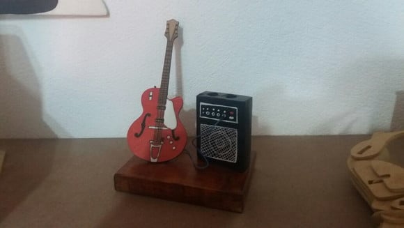 Porta Canetas Violão Vermelho
