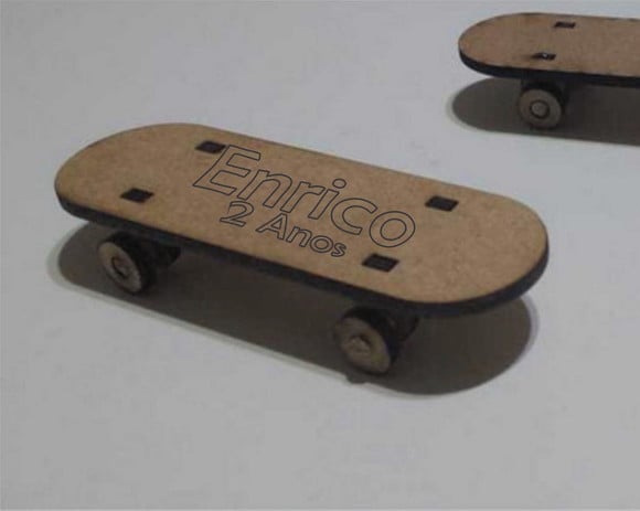 Skate Mini em mdf Gravação Nome e Idade - 10 cm