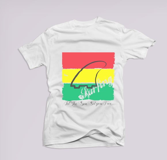 CAMISETA DE SURF MASCULINA ESTAMPA QUILHA CORES DO REGGAE