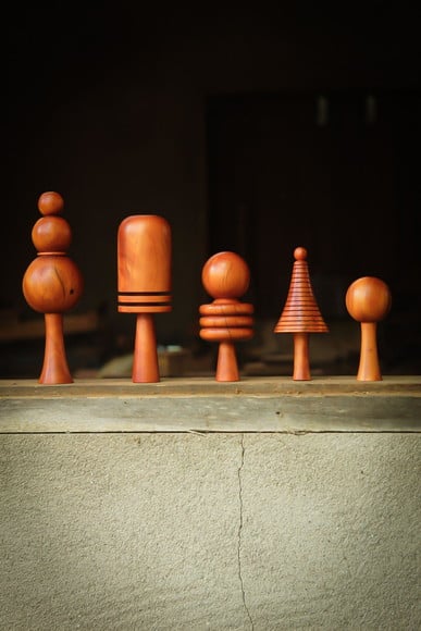 Conjunto Floresta de Peroba. Mini Árvores Torneadas.