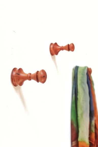 Trio de Penduradores "peão". Madeira Maciça de Demolição.