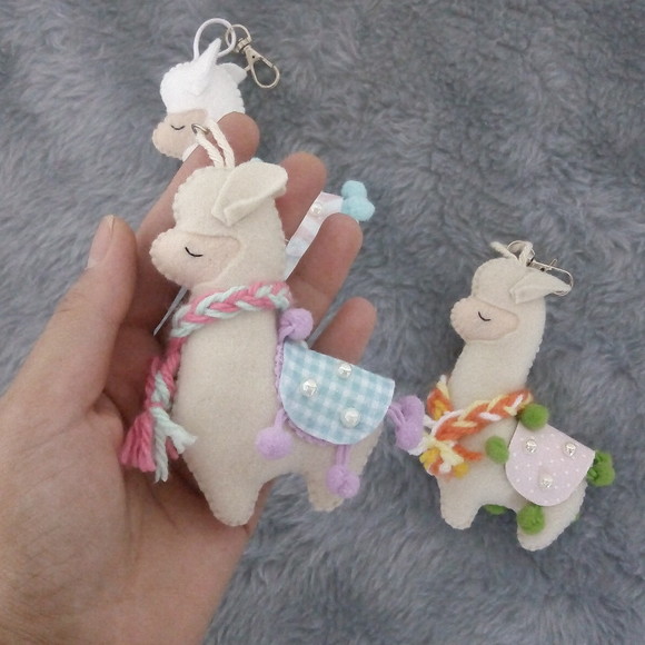 Chaveiro Lhama de Feltro Lembrancinha para Festa Infantil Tema Boho e Cacto