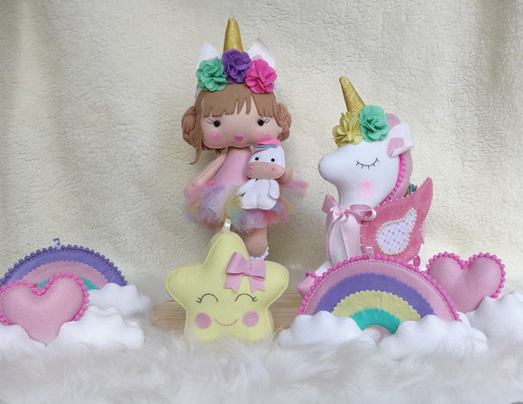 kit decoração festa infantil unicórnio com boneca botinha em feltro