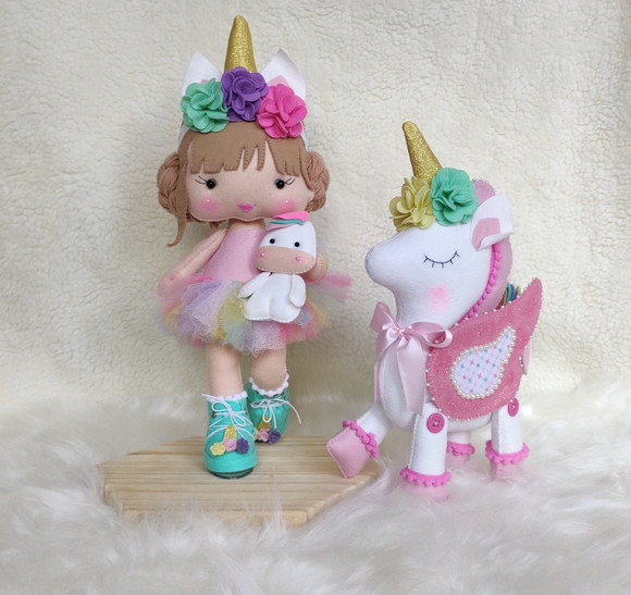 Boneca botinha com Unicórnio para decoração Festa infantil