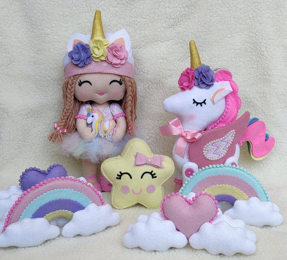 Kit completo Boneca com Unicórnio em feltro para Decoração de Festa Infantil