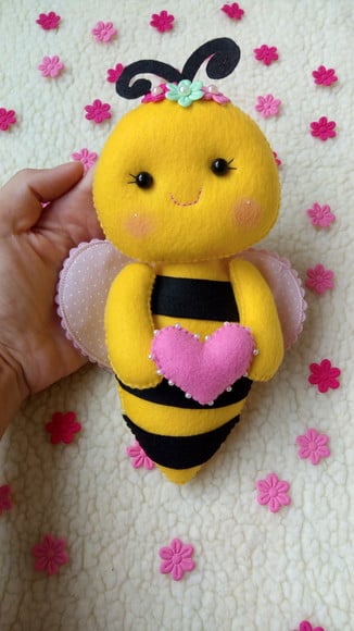 Kit com 2 Abelhinhas em Feltro para Decoração de Quarto de Bebê