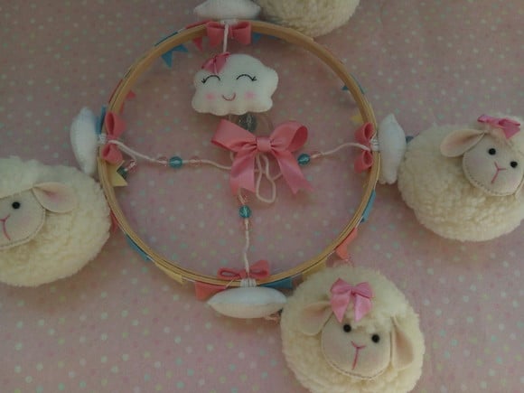 Móbile de Berço Ovelhinhas em Feltro e pelúcia para quarto de bebê