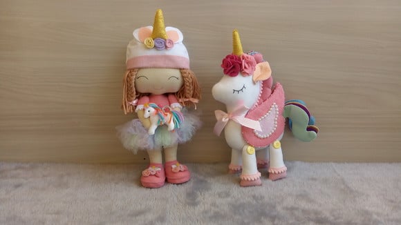 Decoração Festa infantil Boneca com Unicórnio em Feltro