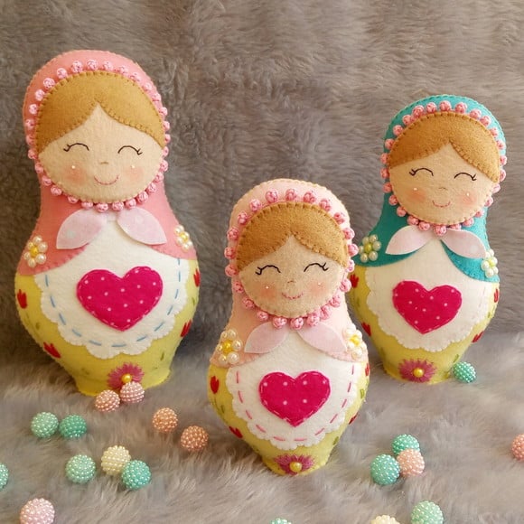 Trio de Boneca Matrioska em Feltro para decoração de quarto de bebê menina